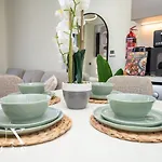 Chic 1 Bed Meydan Escape With A Pool View