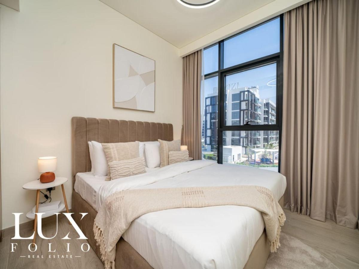 Chic 1 Bed Meydan Escape With A Pool View Dubai